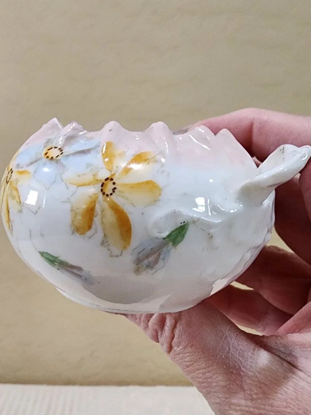 1900's Dainty Antique Hand Painted Daisy Flower Pinch Top Hair Catch Bowl Vanity